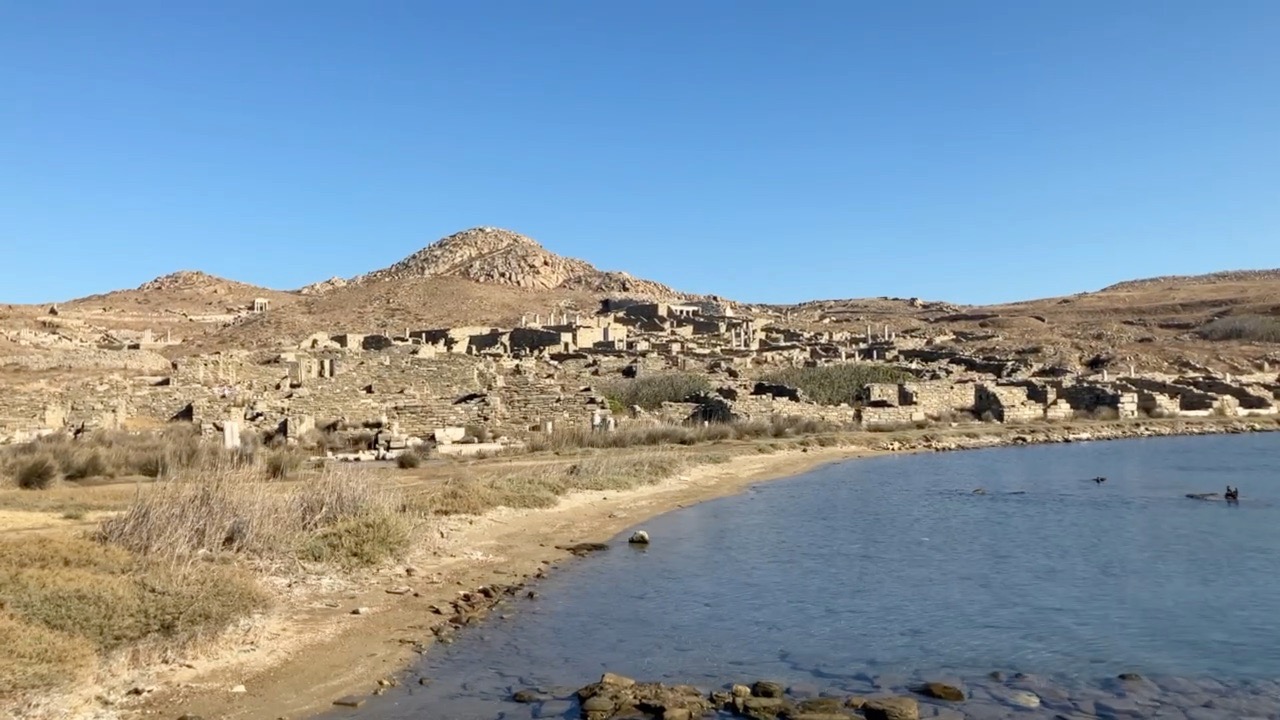 Ruiny starożytnych budowli na Delos