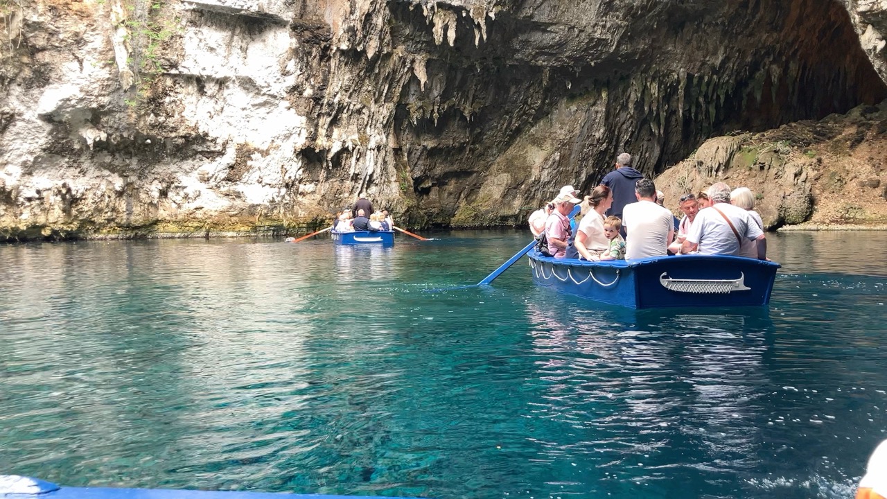 Jaskinia Melissani - podziemne jezioro